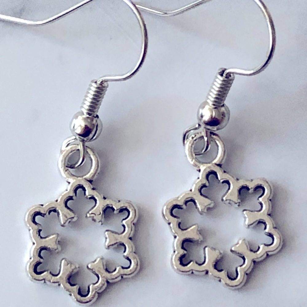 Snowflake Star Winter Christmas Holiday Cute Fun New Hand Crafted Earrings - Picture 1 of 5